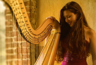 Cecilia - Harp, perfect instrument to create the atmosphere for your event