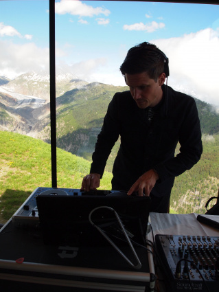 Lewis Larke  - Singer, Musician &amp;amp; DJ (solo-trio) — photo 8