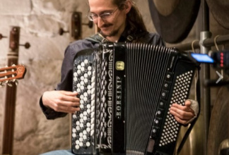 Häggi - Akkordeonist und Liedermacher 