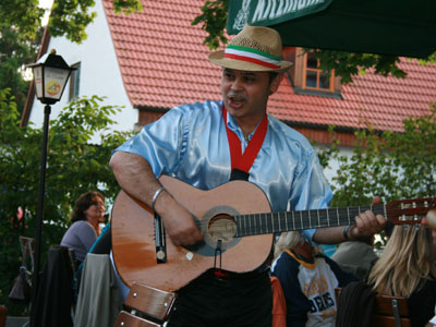 Franco RUJU  MORENO  Solo Duo Trio Show Italienische Deutsche International Musi — photo 4