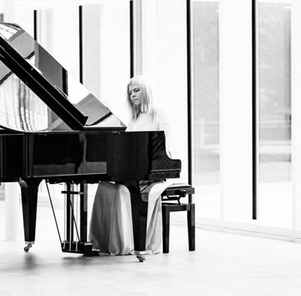 Piano music played by Ellen Fischerova — photo 6