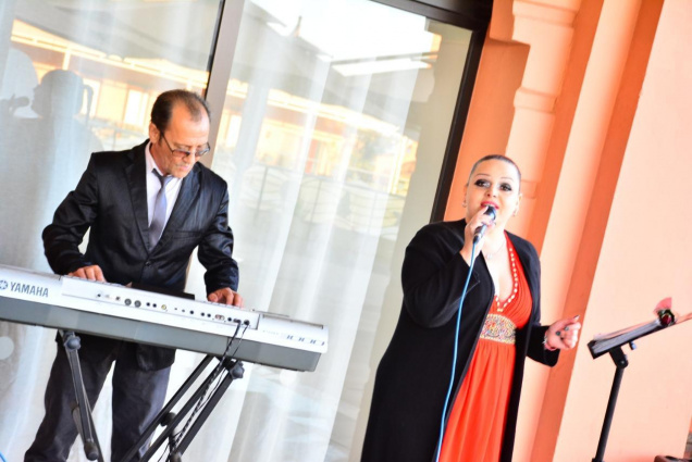 International Duo live pop dance music cover band jazz acoustic lounge music — photo 3