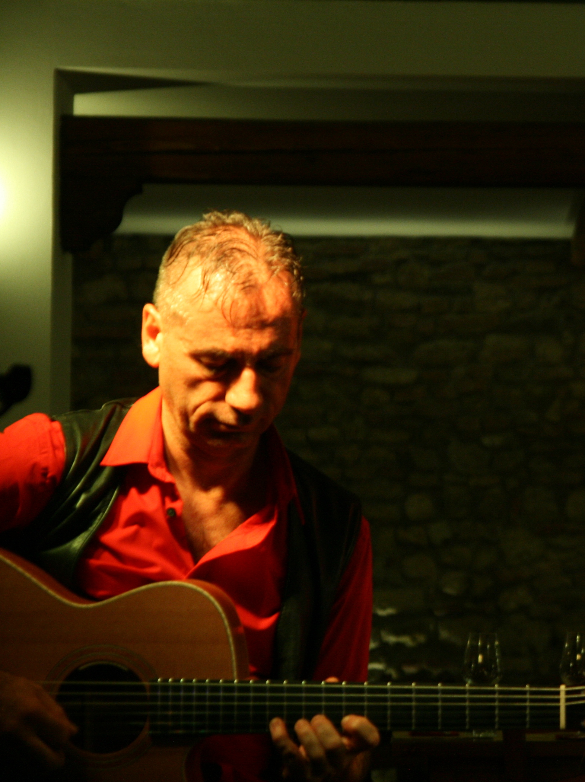 CARLO CALDERANO Acoustic Guitar Solo — photo 10