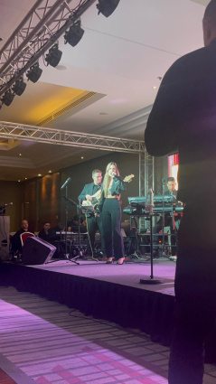 Victoria July live singer — photo 4