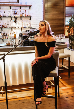 Victoria July live singer — photo 6