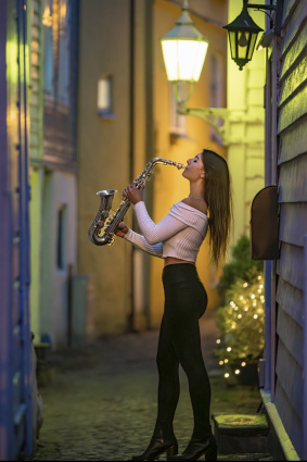 Female Saxophonist — photo 2